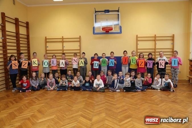 Zdjęcie w galerii na portalu naszraciborz.pl: Dwa języki - podwójna szansa. Nabór do przedszkola i szkoły w Studziennej wiadomości z regionu