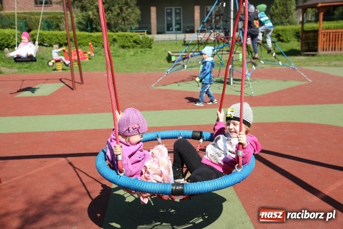 Zdjęcie w galerii na portalu naszraciborz.pl: Dwa języki - podwójna szansa. Nabór do przedszkola i szkoły w Studziennej wiadomości z regionu