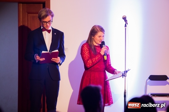 Zdjęcie w galerii na portalu naszraciborz.pl: Koncert uczniów II LO na Zamku Piastowskim wiadomości z regionu