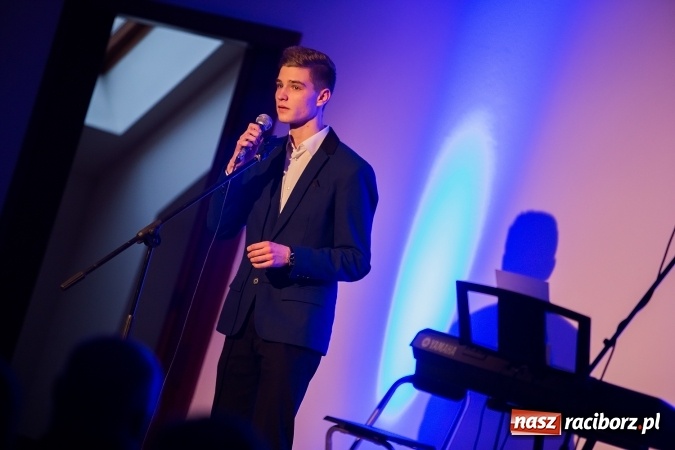 Zdjęcie w galerii na portalu naszraciborz.pl: Koncert uczniów II LO na Zamku Piastowskim wiadomości z regionu