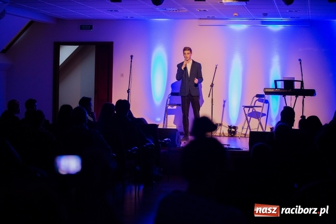 Zdjęcie w galerii na portalu naszraciborz.pl: Koncert uczniów II LO na Zamku Piastowskim wiadomości z regionu