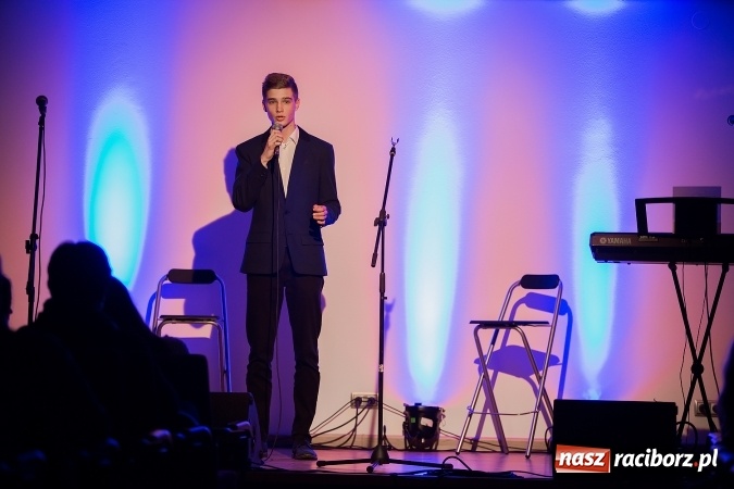 Zdjęcie w galerii na portalu naszraciborz.pl: Koncert uczniów II LO na Zamku Piastowskim wiadomości z regionu