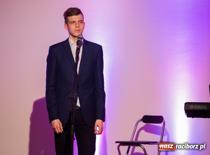 Zdjęcie w galerii na portalu naszraciborz.pl: Koncert uczniów II LO na Zamku Piastowskim wiadomości z regionu