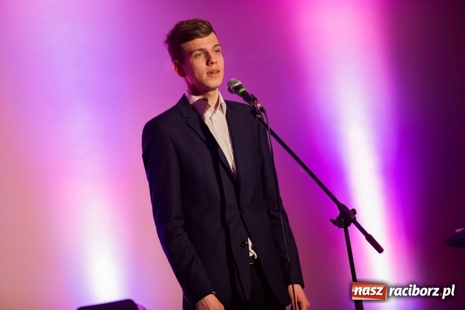 Zdjęcie w galerii na portalu naszraciborz.pl: Koncert uczniów II LO na Zamku Piastowskim wiadomości z regionu