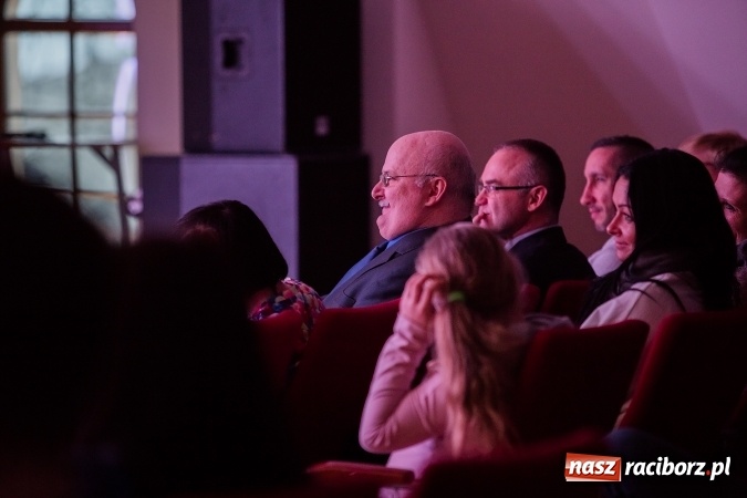 Zdjęcie w galerii na portalu naszraciborz.pl: Koncert uczniów II LO na Zamku Piastowskim wiadomości z regionu