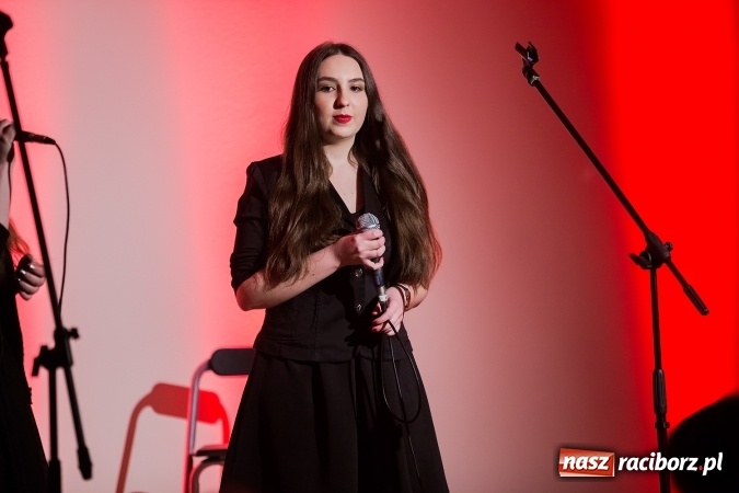 Zdjęcie w galerii na portalu naszraciborz.pl: Koncert uczniów II LO na Zamku Piastowskim wiadomości z regionu