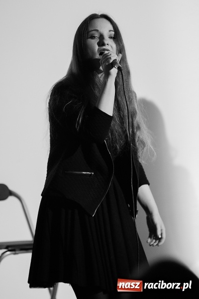 Zdjęcie w galerii na portalu naszraciborz.pl: Koncert uczniów II LO na Zamku Piastowskim wiadomości z regionu