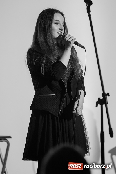 Zdjęcie w galerii na portalu naszraciborz.pl: Koncert uczniów II LO na Zamku Piastowskim wiadomości z regionu