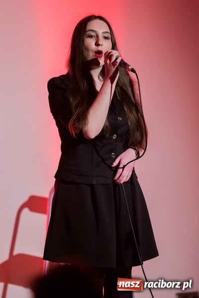 Zdjęcie w galerii na portalu naszraciborz.pl: Koncert uczniów II LO na Zamku Piastowskim wiadomości z regionu