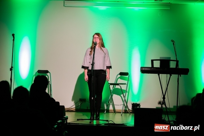 Zdjęcie w galerii na portalu naszraciborz.pl: Koncert uczniów II LO na Zamku Piastowskim wiadomości z regionu