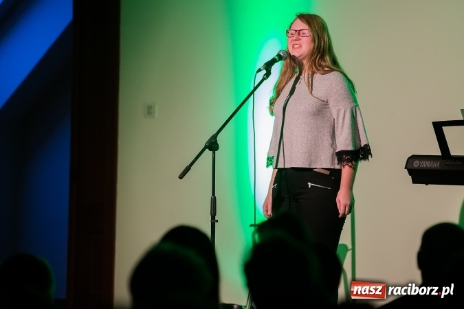 Zdjęcie w galerii na portalu naszraciborz.pl: Koncert uczniów II LO na Zamku Piastowskim wiadomości z regionu