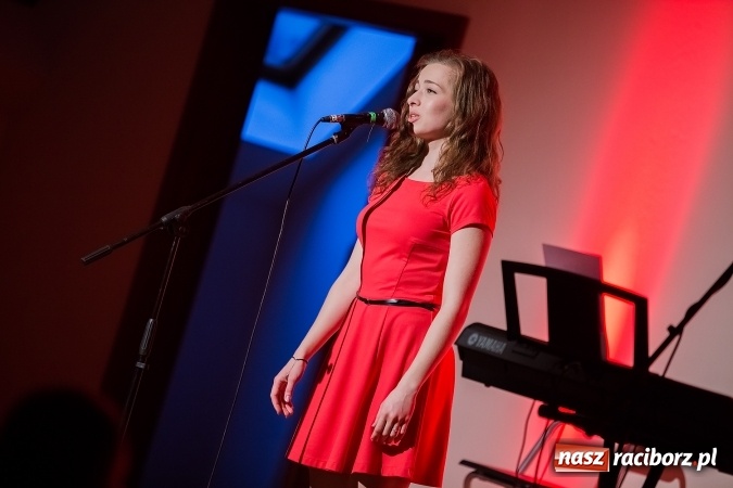 Zdjęcie w galerii na portalu naszraciborz.pl: Koncert uczniów II LO na Zamku Piastowskim wiadomości z regionu