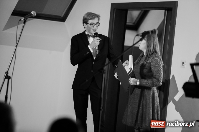 Zdjęcie w galerii na portalu naszraciborz.pl: Koncert uczniów II LO na Zamku Piastowskim wiadomości z regionu