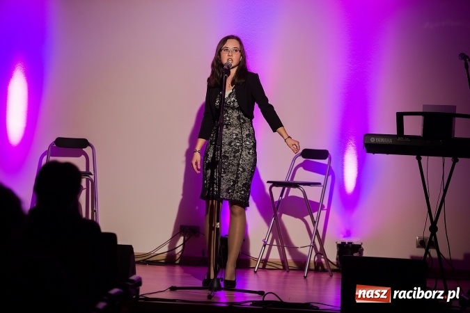 Zdjęcie w galerii na portalu naszraciborz.pl: Koncert uczniów II LO na Zamku Piastowskim wiadomości z regionu