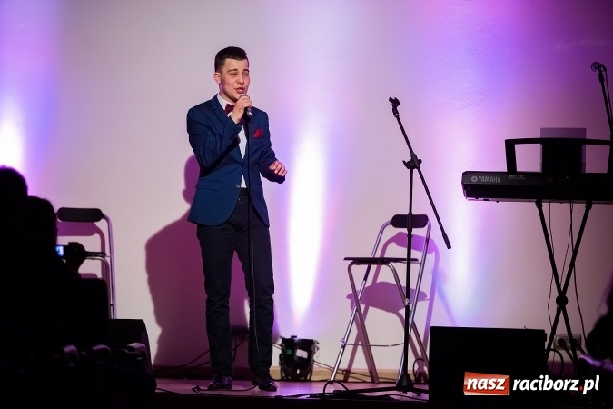 Zdjęcie w galerii na portalu naszraciborz.pl: Koncert uczniów II LO na Zamku Piastowskim wiadomości z regionu