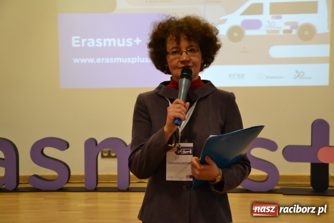 Zdjęcie w galerii na portalu naszraciborz.pl: Erasmus+ Bus odwiedził Zamek Piastowski w Raciborzu wiadomości z regionu