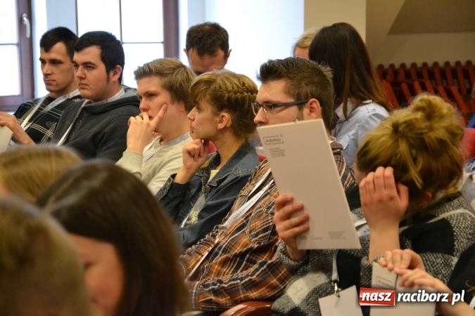 Zdjęcie w galerii na portalu naszraciborz.pl: Erasmus+ Bus odwiedził Zamek Piastowski w Raciborzu wiadomości z regionu