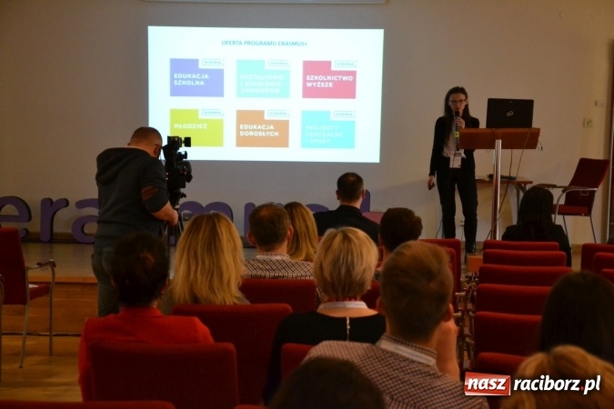 Zdjęcie w galerii na portalu naszraciborz.pl: Erasmus+ Bus odwiedził Zamek Piastowski w Raciborzu wiadomości z regionu