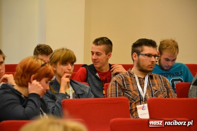 Zdjęcie w galerii na portalu naszraciborz.pl: Erasmus+ Bus odwiedził Zamek Piastowski w Raciborzu wiadomości z regionu