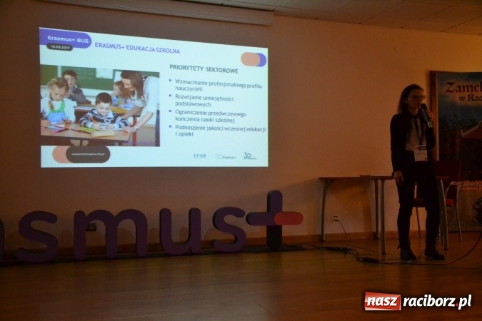 Zdjęcie w galerii na portalu naszraciborz.pl: Erasmus+ Bus odwiedził Zamek Piastowski w Raciborzu wiadomości z regionu