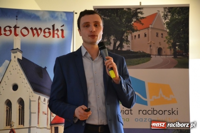 Zdjęcie w galerii na portalu naszraciborz.pl: Erasmus+ Bus odwiedził Zamek Piastowski w Raciborzu wiadomości z regionu