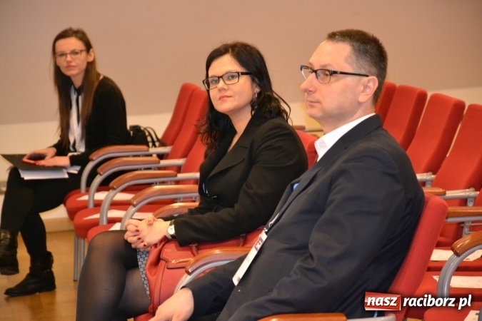 Zdjęcie w galerii na portalu naszraciborz.pl: Erasmus+ Bus odwiedził Zamek Piastowski w Raciborzu wiadomości z regionu