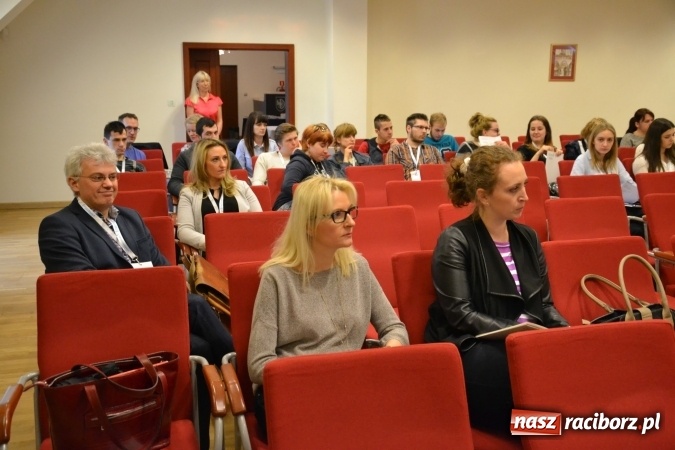 Zdjęcie w galerii na portalu naszraciborz.pl: Erasmus+ Bus odwiedził Zamek Piastowski w Raciborzu wiadomości z regionu