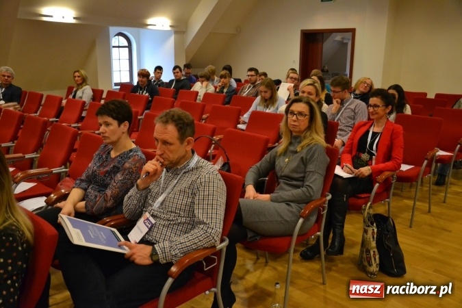 Zdjęcie w galerii na portalu naszraciborz.pl: Erasmus+ Bus odwiedził Zamek Piastowski w Raciborzu wiadomości z regionu