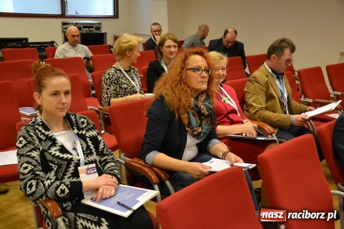 Zdjęcie w galerii na portalu naszraciborz.pl: Erasmus+ Bus odwiedził Zamek Piastowski w Raciborzu wiadomości z regionu