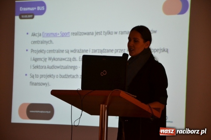 Zdjęcie w galerii na portalu naszraciborz.pl: Erasmus+ Bus odwiedził Zamek Piastowski w Raciborzu wiadomości z regionu