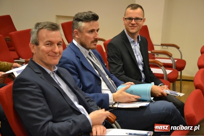 Zdjęcie w galerii na portalu naszraciborz.pl: Erasmus+ Bus odwiedził Zamek Piastowski w Raciborzu wiadomości z regionu