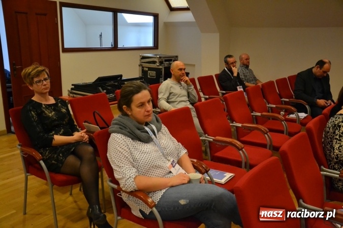 Zdjęcie w galerii na portalu naszraciborz.pl: Erasmus+ Bus odwiedził Zamek Piastowski w Raciborzu wiadomości z regionu