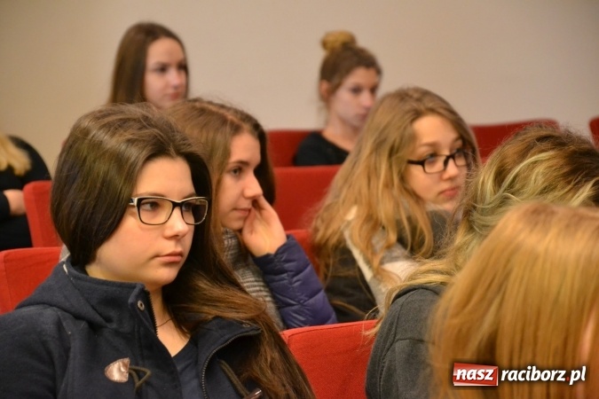 Zdjęcie w galerii na portalu naszraciborz.pl: Erasmus+ Bus odwiedził Zamek Piastowski w Raciborzu wiadomości z regionu