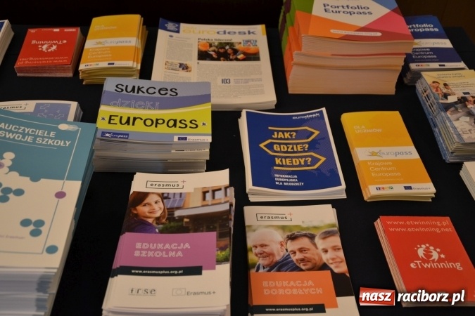 Zdjęcie w galerii na portalu naszraciborz.pl: Erasmus+ Bus odwiedził Zamek Piastowski w Raciborzu wiadomości z regionu