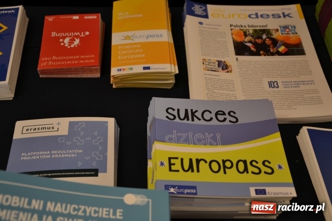 Zdjęcie w galerii na portalu naszraciborz.pl: Erasmus+ Bus odwiedził Zamek Piastowski w Raciborzu wiadomości z regionu