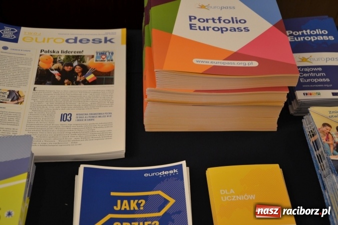 Zdjęcie w galerii na portalu naszraciborz.pl: Erasmus+ Bus odwiedził Zamek Piastowski w Raciborzu wiadomości z regionu