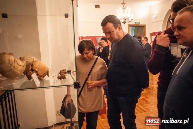 Zdjęcie w galerii na portalu naszraciborz.pl: Otwarcie wystawy Zaułek dominikański w raciborskim Muzeum wiadomości z regionu