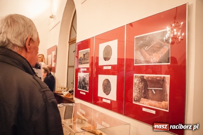 Zdjęcie w galerii na portalu naszraciborz.pl: Otwarcie wystawy Zaułek dominikański w raciborskim Muzeum wiadomości z regionu