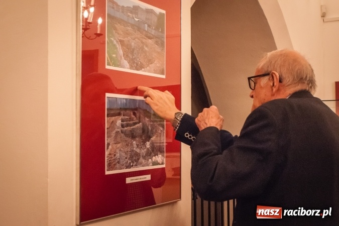 Zdjęcie w galerii na portalu naszraciborz.pl: Otwarcie wystawy Zaułek dominikański w raciborskim Muzeum wiadomości z regionu