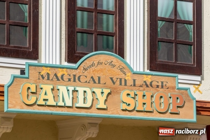 Zdjęcie w galerii na portalu naszraciborz.pl: Czy ta atrakcja, jak za dawnych lat, przyciągnie raciborzan do Chorzowa? Rollercoaster na finiszu FOTO wiadomości z regionu