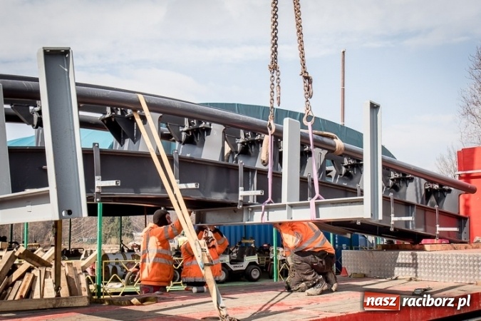 Zdjęcie w galerii na portalu naszraciborz.pl: Czy ta atrakcja, jak za dawnych lat, przyciągnie raciborzan do Chorzowa? Rollercoaster na finiszu FOTO wiadomości z regionu