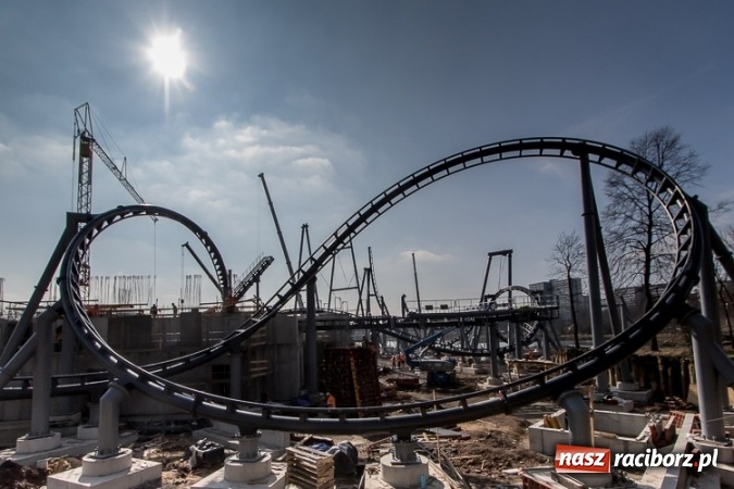 Zdjęcie w galerii na portalu naszraciborz.pl: Czy ta atrakcja, jak za dawnych lat, przyciągnie raciborzan do Chorzowa? Rollercoaster na finiszu FOTO wiadomości z regionu