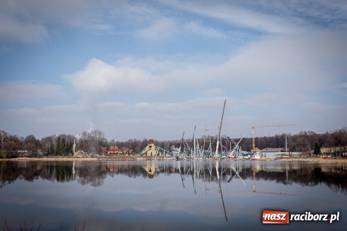 Zdjęcie w galerii na portalu naszraciborz.pl: Czy ta atrakcja, jak za dawnych lat, przyciągnie raciborzan do Chorzowa? Rollercoaster na finiszu FOTO wiadomości z regionu