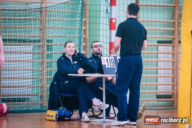 Zdjęcie w galerii na portalu naszraciborz.pl: Trwa VII edycja siatkarskiego Turnieju Zakładów Pracy i Służb Mudurowych o Puchar Prezydenta wiadomości z regionu