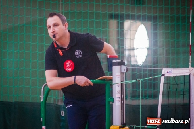 Zdjęcie w galerii na portalu naszraciborz.pl: Trwa VII edycja siatkarskiego Turnieju Zakładów Pracy i Służb Mudurowych o Puchar Prezydenta wiadomości z regionu