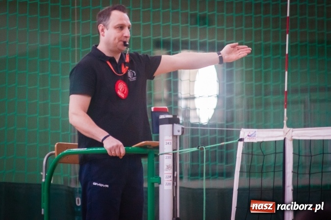 Zdjęcie w galerii na portalu naszraciborz.pl: Trwa VII edycja siatkarskiego Turnieju Zakładów Pracy i Służb Mudurowych o Puchar Prezydenta wiadomości z regionu