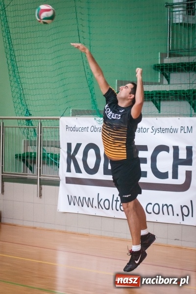 Zdjęcie w galerii na portalu naszraciborz.pl: Trwa VII edycja siatkarskiego Turnieju Zakładów Pracy i Służb Mudurowych o Puchar Prezydenta wiadomości z regionu