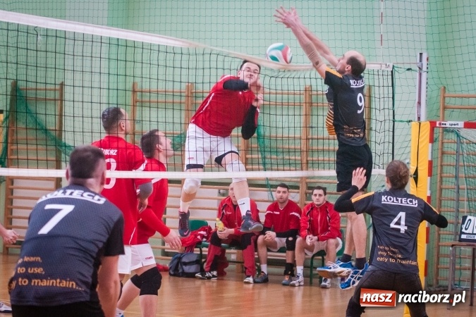 Zdjęcie w galerii na portalu naszraciborz.pl: Trwa VII edycja siatkarskiego Turnieju Zakładów Pracy i Służb Mudurowych o Puchar Prezydenta wiadomości z regionu