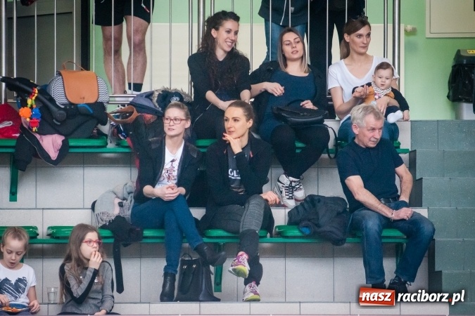 Zdjęcie w galerii na portalu naszraciborz.pl: Trwa VII edycja siatkarskiego Turnieju Zakładów Pracy i Służb Mudurowych o Puchar Prezydenta wiadomości z regionu