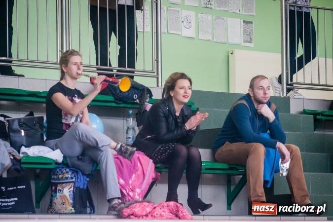 Zdjęcie w galerii na portalu naszraciborz.pl: Trwa VII edycja siatkarskiego Turnieju Zakładów Pracy i Służb Mudurowych o Puchar Prezydenta wiadomości z regionu